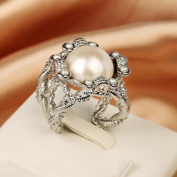 Sterling Silver Pearl Exaggerated Ring - Picture 10 of 10